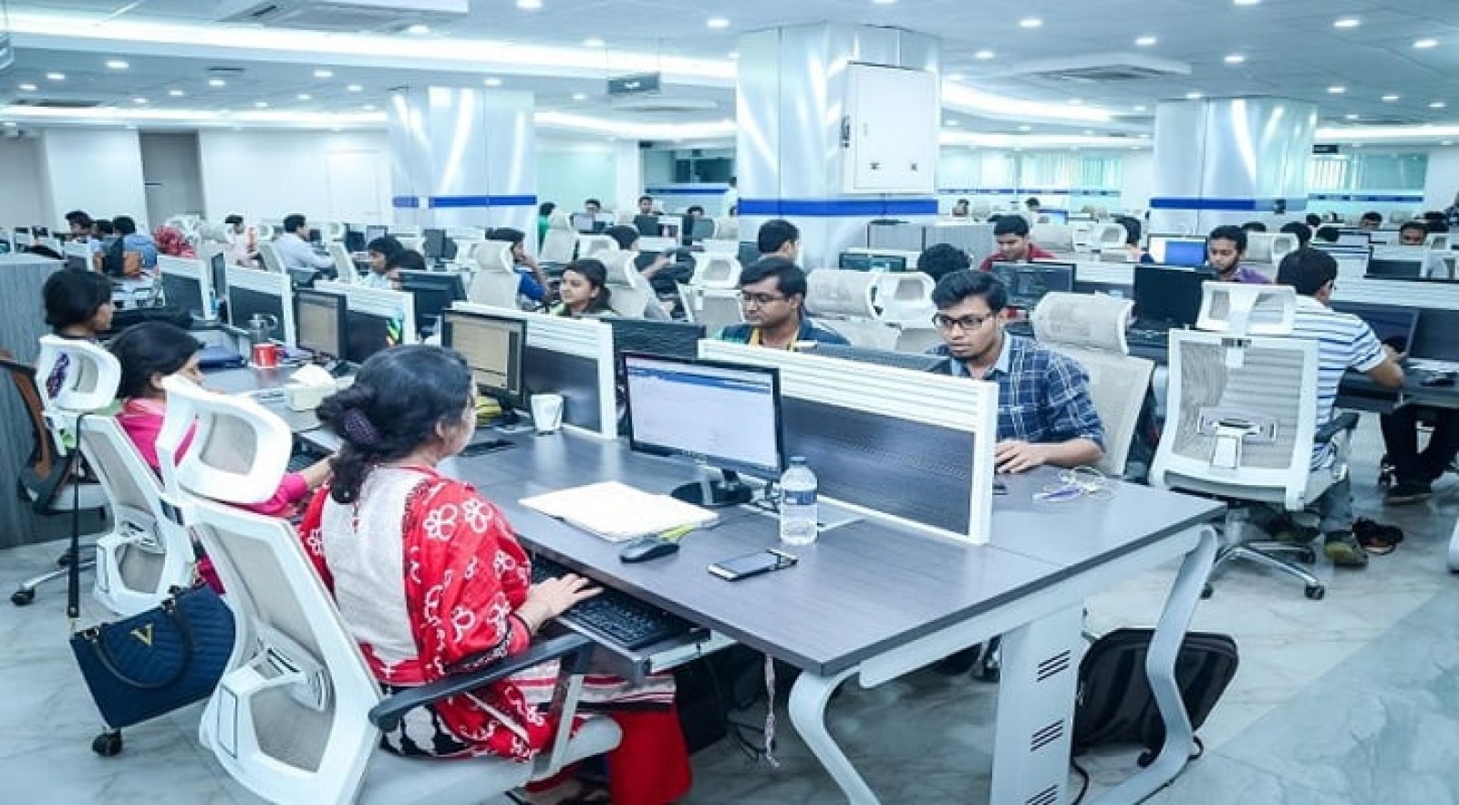 টানা পাঁচ দিনের ছুটি শেষে খুলেছে অফিস-আদালত, ফিরেছে স্বাভাবিক কর্মচাঞ্চল্য