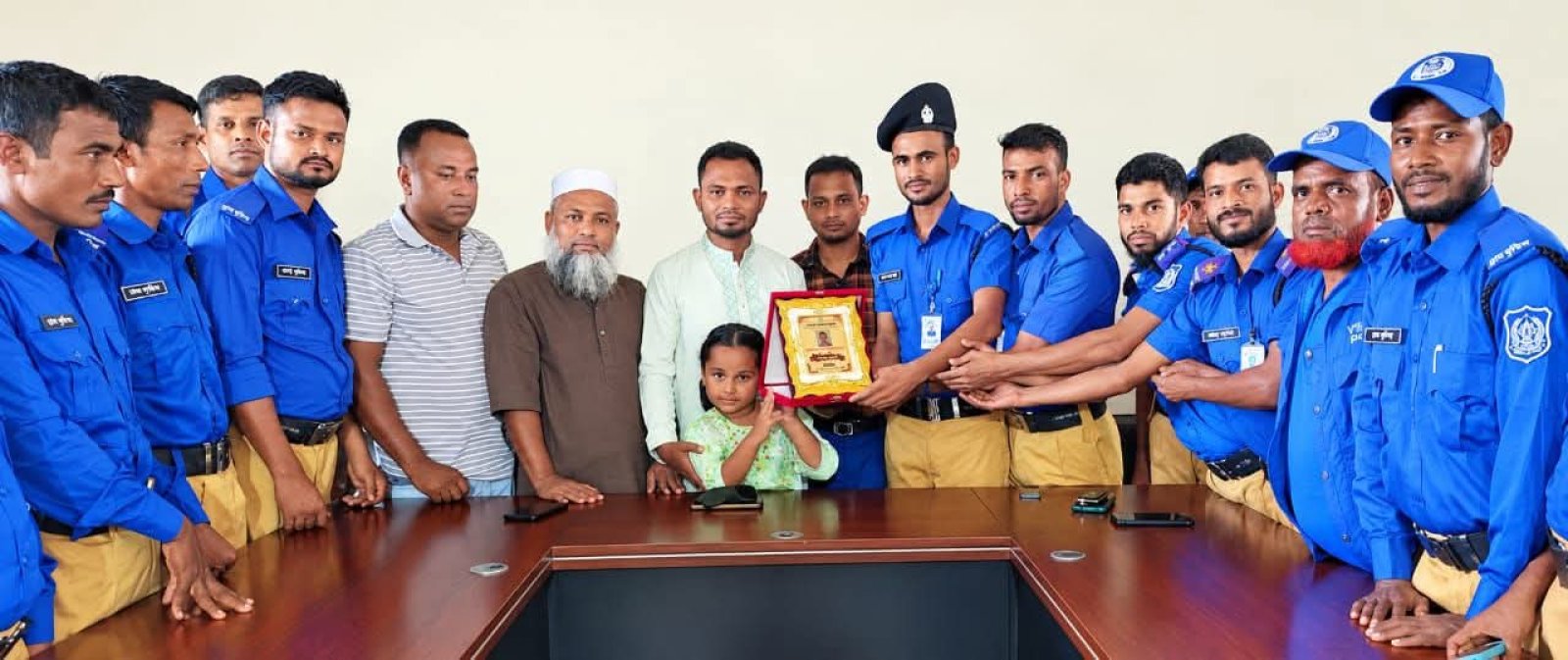 টানা দ্বিতীয়বার সম্পাদক নির্বাচিত হওয়ায় কে.এম. লিমনকে গ্রাম পুলিশের সংবর্ধনা