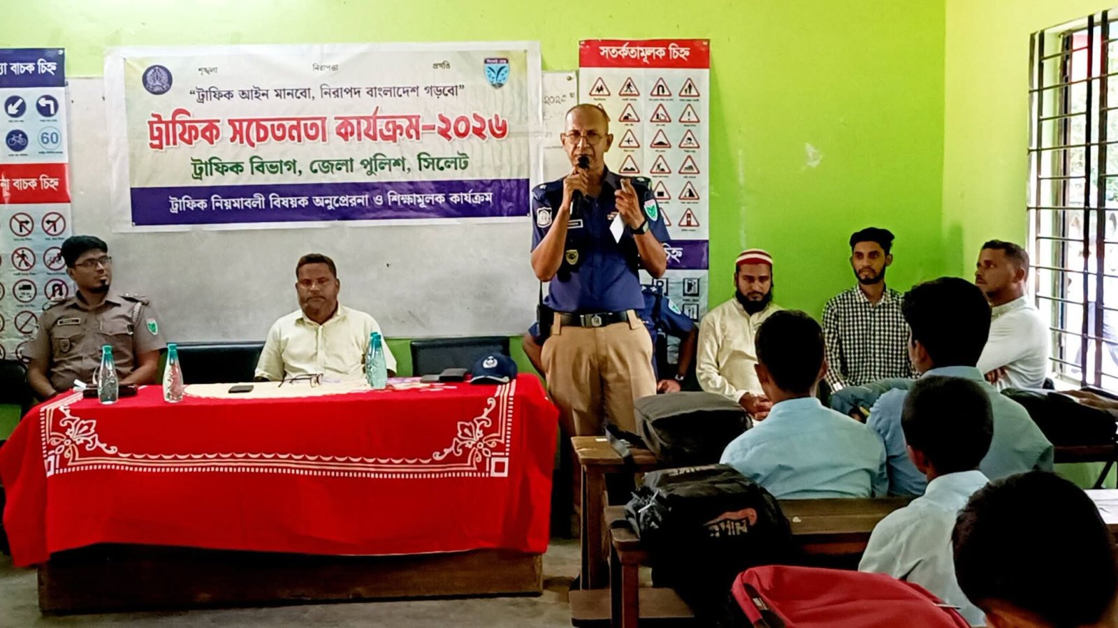 জৈন্তাপুরে শিক্ষার্থীদের নিয়ে ট্রাফিক সচেতনতামূলক কার্যক্রম