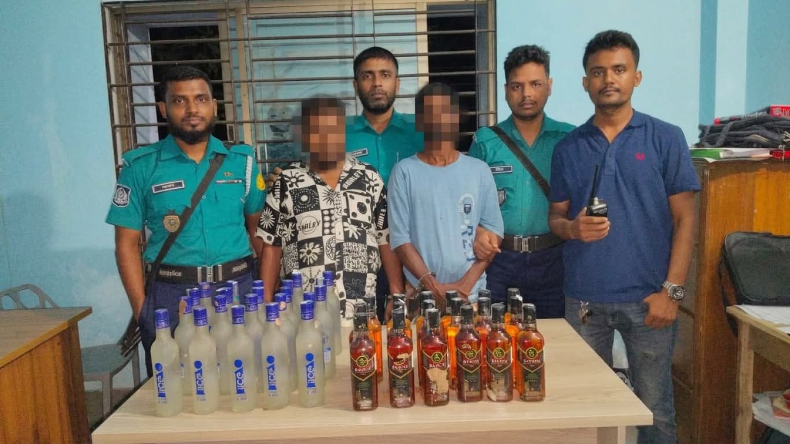 সিলেটে সিএনজি থেকে ৩৬ বোতল ভারতীয় মদ উদ্ধার, গ্রেপ্তার ২