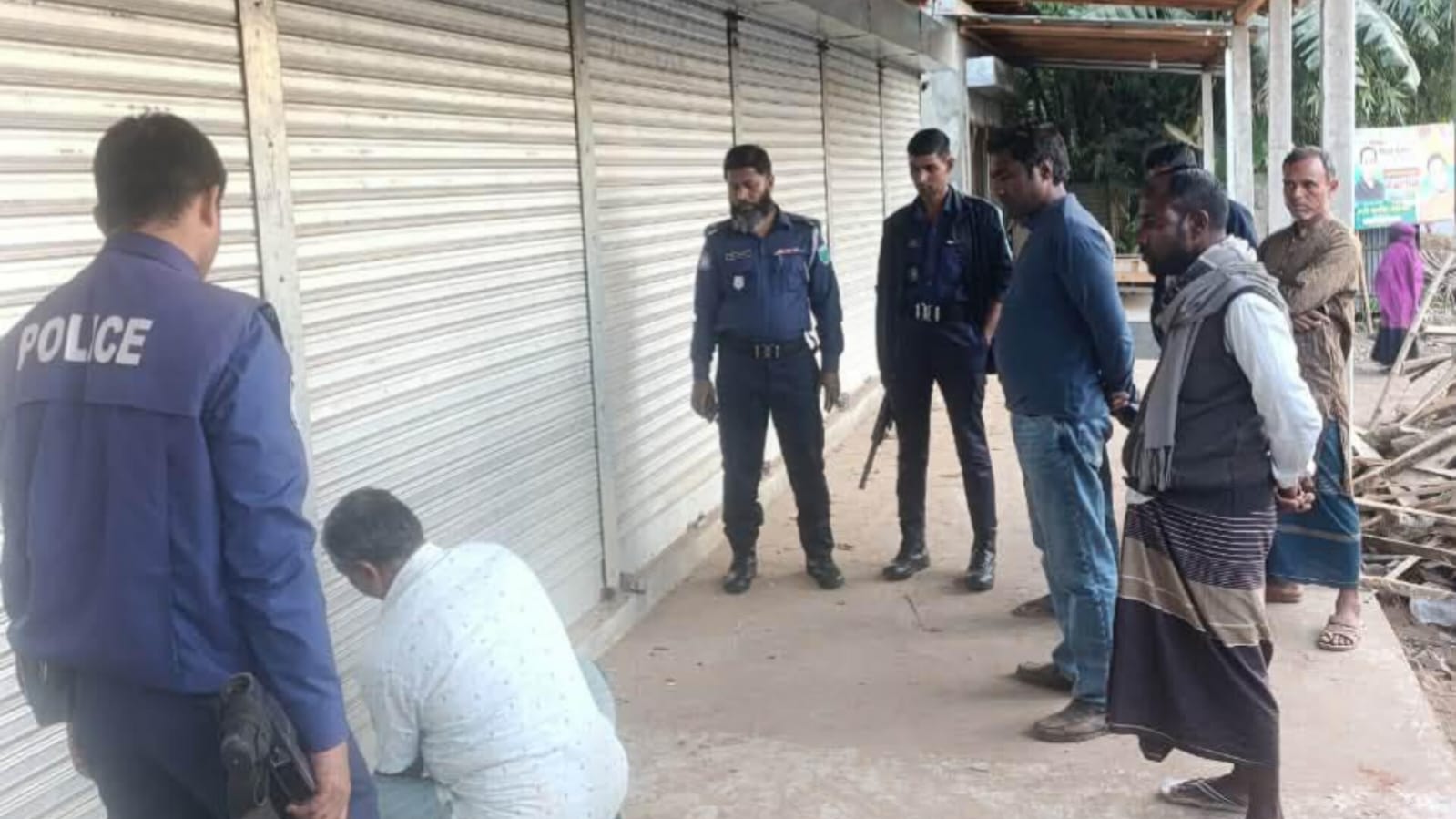 লাখাইয়ে অবৈধভাবে মজুদ করা ১৫৮ বস্তা সার জব্দ