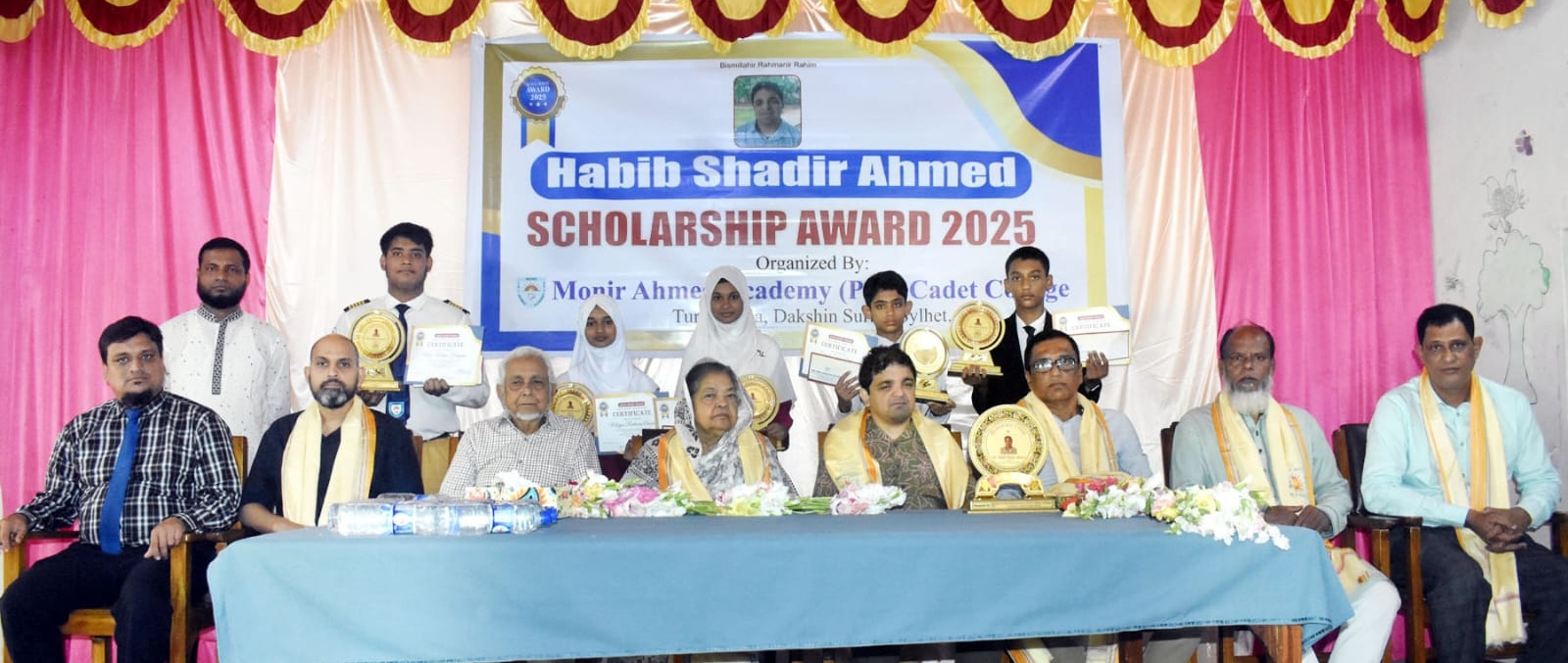 দক্ষিণ সুরমায় মনির আহমদ একাডেমিতে হাবিব শাদির আহমদ মেধাবৃত্তি বিতরণ