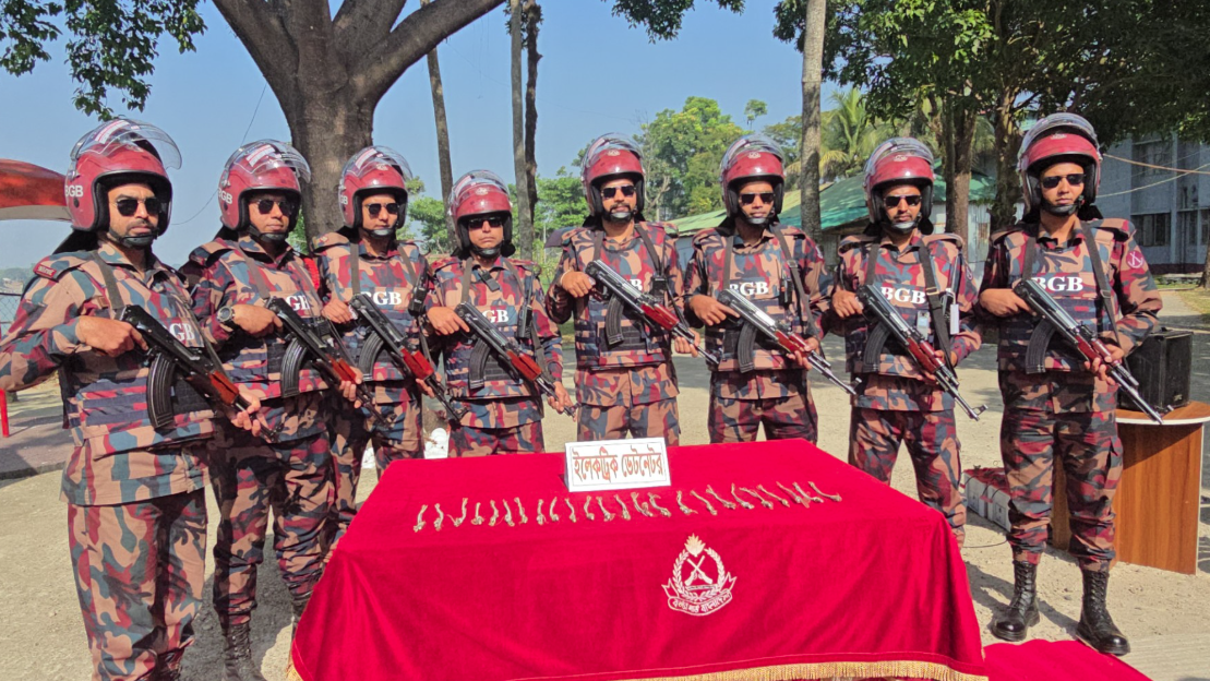 সুনামগঞ্জ সীমান্তে ২৪টি ইলেকট্রিক ডেটোনেটর জব্দ করল বিজিবি