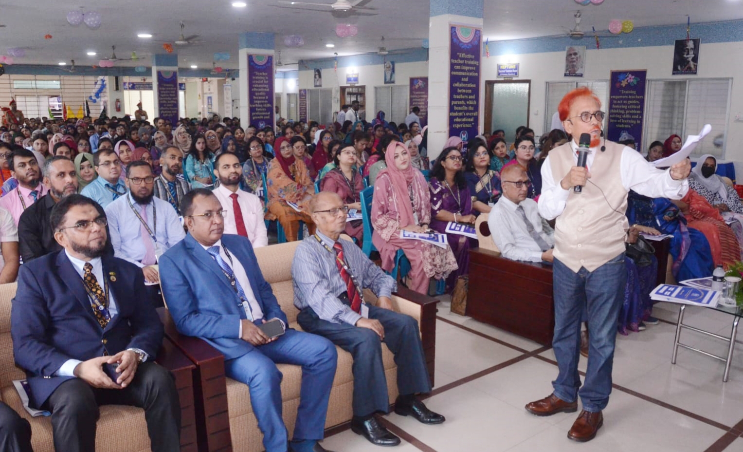 শিক্ষকদের দক্ষতা বৃদ্ধিতে স্কলার্সহোমে সেমিনার ও ওয়ার্কশপ অনুষ্ঠিত
