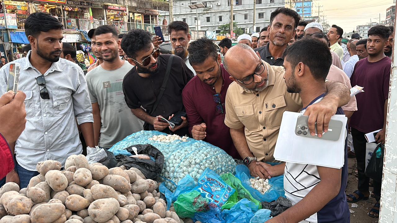 বড়লেখায় শরিফুল হক সাজুর নেতৃত্বে গণসংযোগ ও উঠান বৈঠক জনসভায় পরিণত