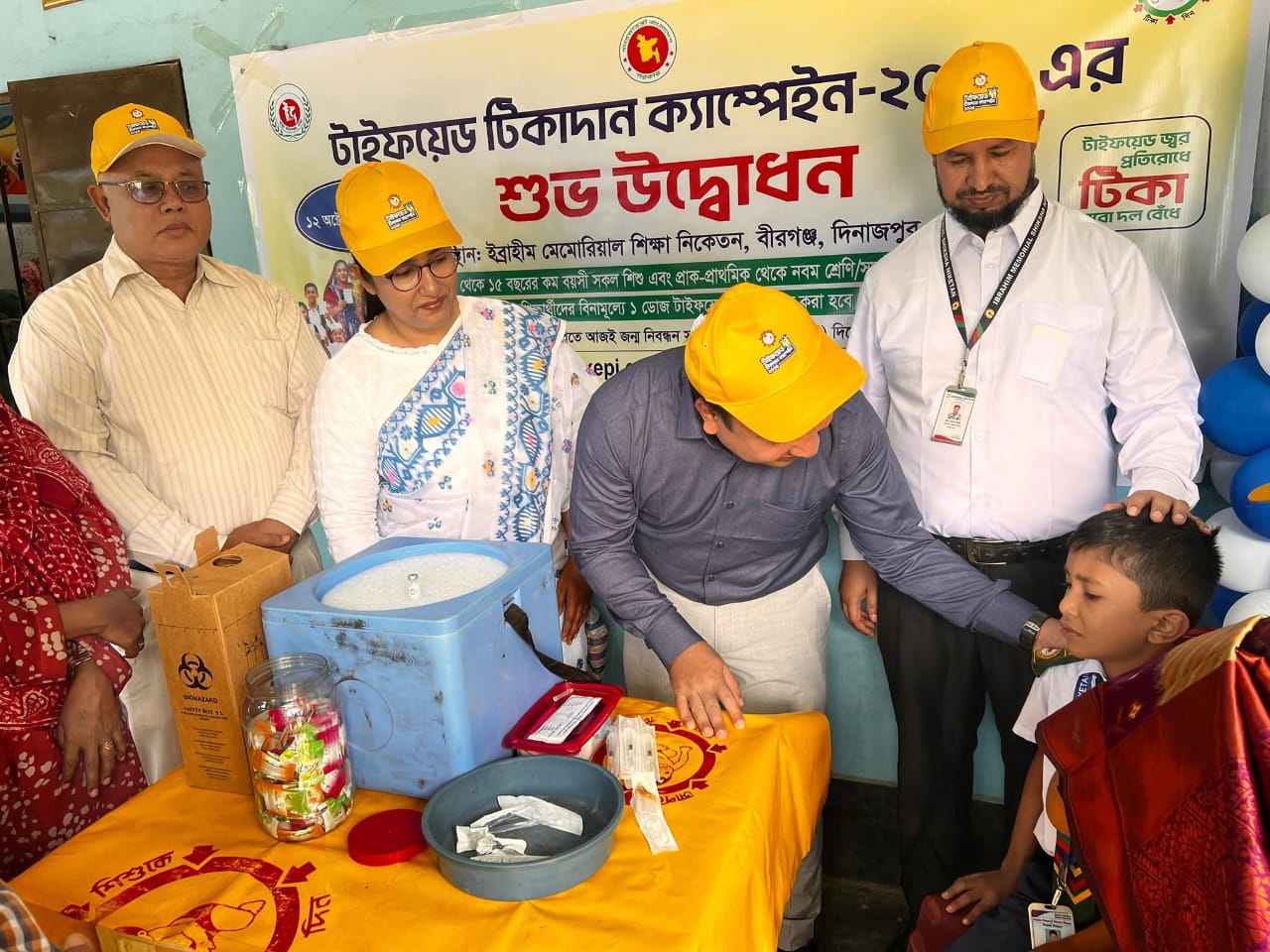 বীরগঞ্জে টাইফয়েড টিকাদান ক্যাম্পেইনের উদ্বোধন