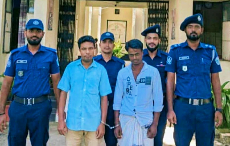 যাদুকাটা নদীতে অবৈধভাবে বালু উত্তোলন: নৌকা সহ দুইজন গ্রেফতার 