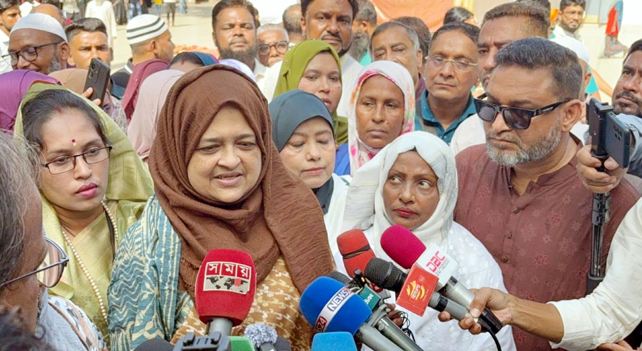সিলেট-২ আসনে মাজার জিয়ারতের মাধ্যমে তাহসিনা রুশদীর লুনা প্রচারণা শুরু 