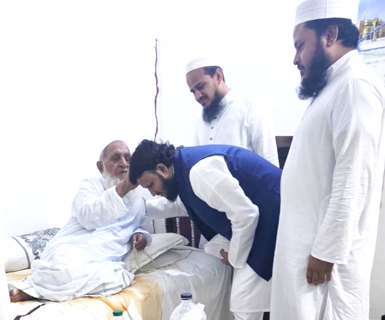 আমীরে হেফাজতের সাথে সিলেট-৬ আসনের প্রার্থী হাফিজ মাওলানা মুহাম্মদ ফখরুল ইসলামের সৌজন্য সাক্ষাৎ