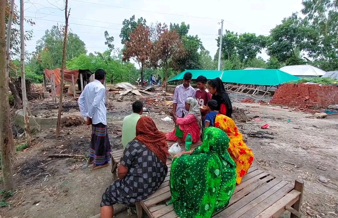 ভাঙ্গুড়ায় দুই সপ্তাহ ধরে খোলা আকাশের নিচে মানবেতর জীবন