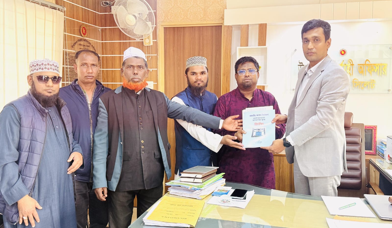 সিলেট-৩ আসনে আল ইসলাহ নেতা  আব্দুর রাজ্জাকের মনোনয়নপত্র সংগ্রহ