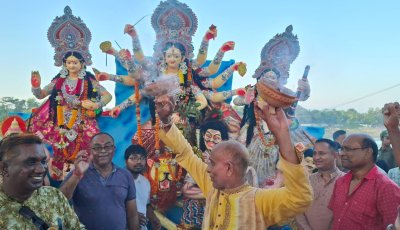 সুনামগঞ্জে শান্তিপূর্ণ পরিবেশে দুর্গাপূজা সম্পন্ন, সুরমায় প্রতিমা বিসর্জন
