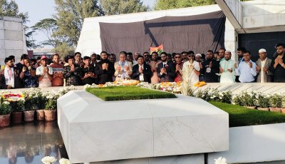 শহীদ জিয়া ও খালেদা জিয়ার কবর জিয়ারত করলেন বাহরাইন বিএনপির নেতৃবৃন্দ