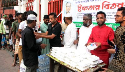 জাতীয় গণতান্ত্রিক পার্টি সিলেট মহানগরের ইফতার বিতরণ