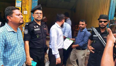 কালিঘাটে মোবাইল কোর্ট অভিযান: ৪ প্রতিষ্ঠানে ২ লাখ টাকা জরিমানা