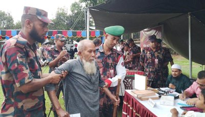 চুনারুঘাটে ৫৫ বিজিবির বিনামূল্যে চক্ষু শিবির ও ঔষধ বিতরণ, সীমান্ত কার্যক্রম নিয়ে ব্রিফিং