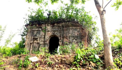 জৈন্তিয়ার ঐতিহ্য ‘ঢুপির মঠ’: ধ্বংসস্তূপে হারাতে বসেছে ২০০ বছরের রামেশ্বর শিবমন্দির