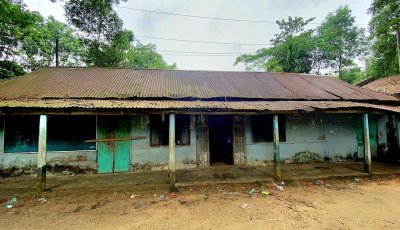 ঝুঁকিপূর্ণ কক্ষে চলছে পাঠদান, আতঙ্কে শিক্ষার্থীরা—নতুন ভবনের দাবিতে অভিভাবক-স্থানীয়দের ক্ষোভ
