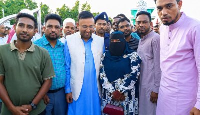 উন্নয়ন ও জনকল্যাণে কাজের অঙ্গীকার: হুমায়ুন কবিরের সঙ্গে সৌজন্য সাক্ষাৎ আফিজা বেগমের