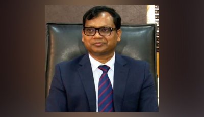 বিদায়ের আগে শাহজালাল (রহ.) মাজারে ৫ লাখ টাকা অনুদান দিলেন সাবেক ডিসি সারওয়ার আলম