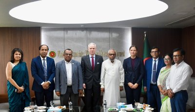 বাংলাদেশি জনশক্তিকে আন্তর্জাতিক মানে গড়ে তুলতে কাজ করবে সুইজারল্যান্ড: প্রবাসী কল্যাণ মন্ত্রীর সঙ্গে বৈঠকে সুইস রাষ্ট্রদূত