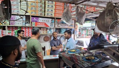 সরকারি দামে এলপিজি বিক্রি নিশ্চিতে প্রশাসনের অভিযান