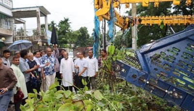 খোজারখলা পুকুরে শুরু উদ্ধার অভিযান: উইড হারভেস্টারে কচুরিপানা অপসারণ, ফিরছে হারানো প্রাণচাঞ্চল্য