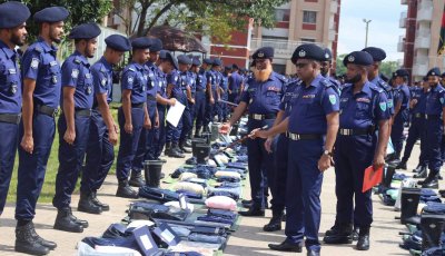 কিট প্যারেডে অফিসার ও ফোর্সদের প্রয়োজনীয় নির্দেশনা দিলেন আরআরএফের ভারপ্রাপ্ত কমান্ড্যান্ট