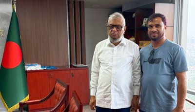 জৈন্তাপুর পৌরসভা বাস্তবায়ন ও উন্নয়ন নিয়ে মন্ত্রীর সঙ্গে যুবদলনেতা আবুল হাসিমের সাক্ষাৎ