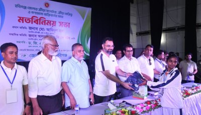 খেলাধুলাকে পেশা হিসেবে প্রতিষ্ঠিত করতে সরকার কাজ করছে: আমিনুল হক