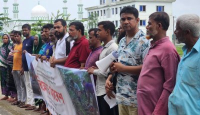 সুনামগঞ্জে সড়কের ৪৫০০ গাছ কাটার প্রতিবাদে বিক্ষোভ, বন বিভাগের ‘সিন্ডিকেট’ ভাঙার দাবি