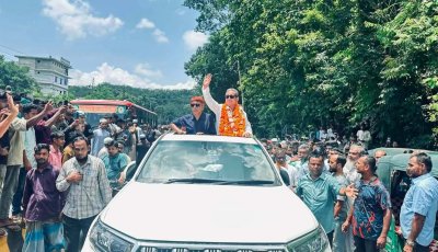 রাজকীয় সংবর্ধনায় রাঙামাটিতে দীপন তালুকদার দীপু