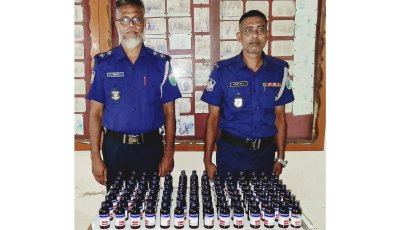 জকিগঞ্জে পুলিশ দেখে ২ ব্যাগ ফেলে পালালেন যুবক, মিলল ১০০ বোতল এসকাফ
