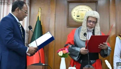 পিএসসির নতুন চেয়ারম্যান হিসেবে শপথ নিলেন নাজমুজ্জামান ভূঁইয়া