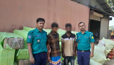 বালুর নিচে লুকানো ৯ লাখ ৭৪ হাজার টাকার ভারতীয় পণ্যসহ ট্রাক আটক, গ্রেপ্তার ২