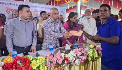 ‘চা শ্রমিকদের জীবনমান উন্নয়নে সরকার কাজ করবে’: মন্ত্রী আরিফুল হক চৌধুরী