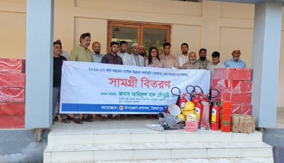 জৈন্তাপুরের চার বাজারে পরিচ্ছন্নতা ও অগ্নিনিরাপত্তায় ভ্যানগাড়ি-সরঞ্জাম বিতরণ