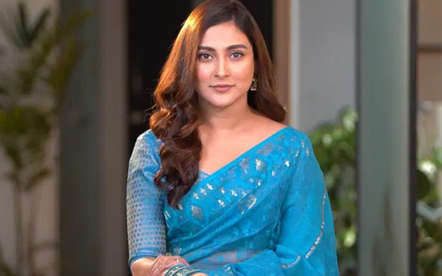 অভিনেত্রী মেহজাবীনের বিরুদ্ধে গ্রেপ্তারি পরোয়ানা