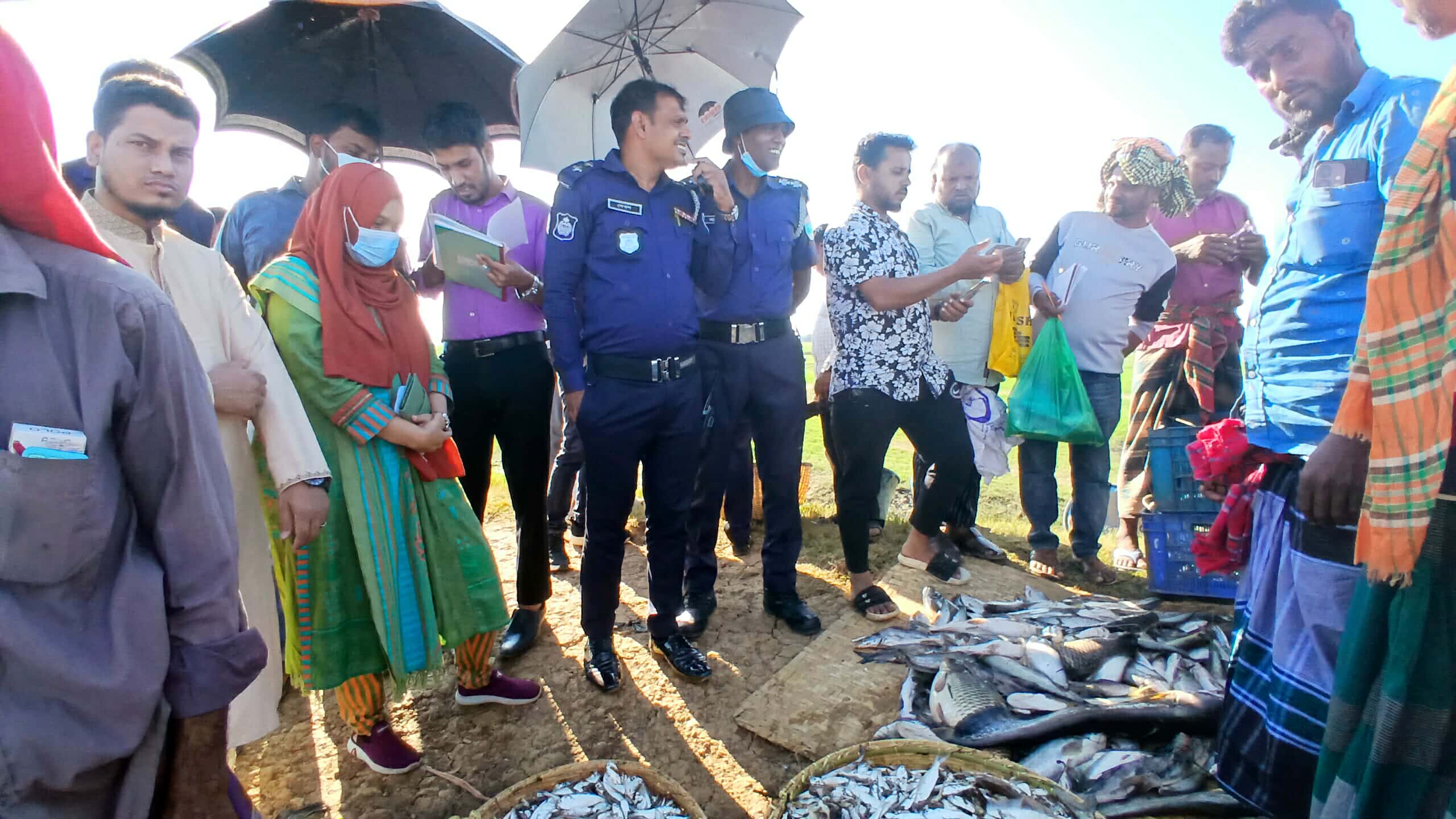 হাকালুকির হাওরখাল বিলের প্রকাশ্যে নিলাম ডেকেছে প্রশাসন
