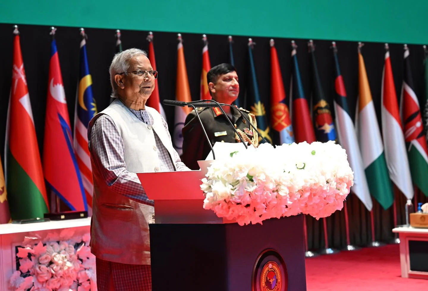 নির্বাচনে ঐতিহাসিক ভূমিকা পালনে সশস্ত্র বাহিনীর প্রতি প্রধান উপদেষ্টার আহ্বান