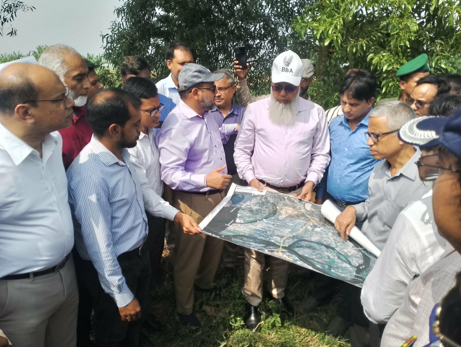 গজারিয়া-মতলব উত্তর সড়কে মেঘনা-ধনাগোদা নদীর উপর সেতুর নির্মাণকাজ পরিদর্শনে সেতু সচিব