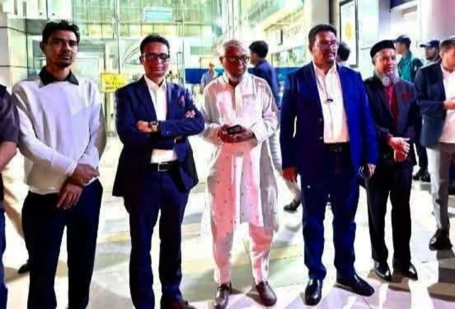 বেগম জিয়ার চিকিৎসার খবর নিতে ঢাকায় আরিফুল হক চৌধুরী