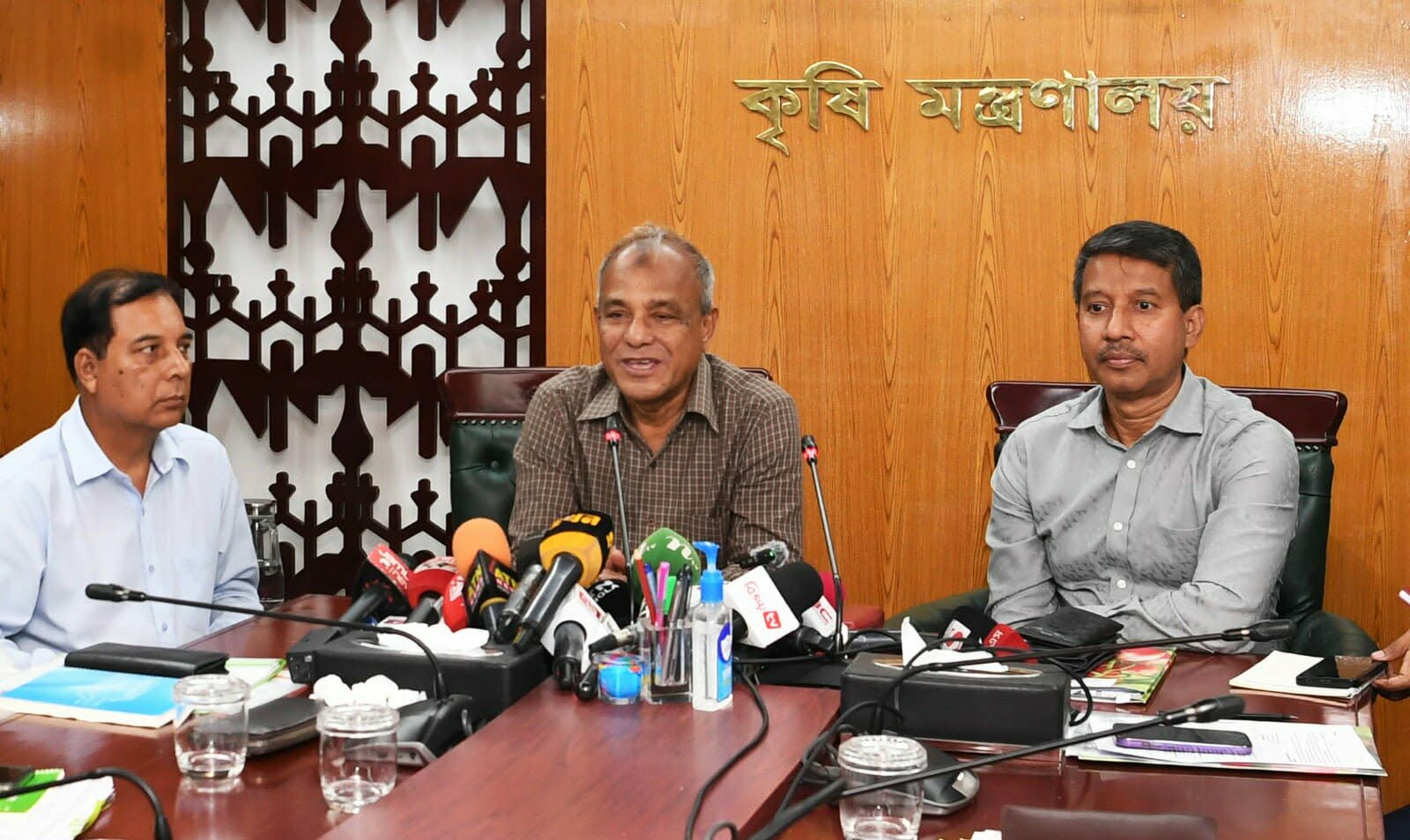 আবহাওয়া অনুকূলে থাকলে এবার আমন ধানে বাম্পার ফলন হবে:: কৃষি উপদেষ্টা