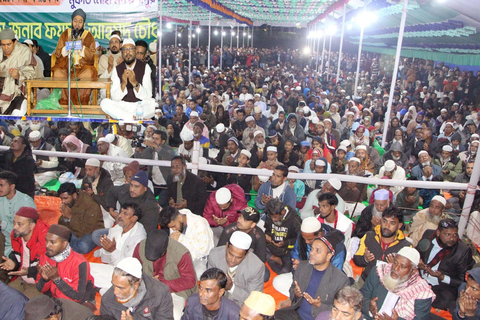 দেশনেত্রী খালেদা জিয়ার জন্য ফয়সল চৌধুরীর উদ্যোগে দোয়া মাহফিলে জনতার ঢল