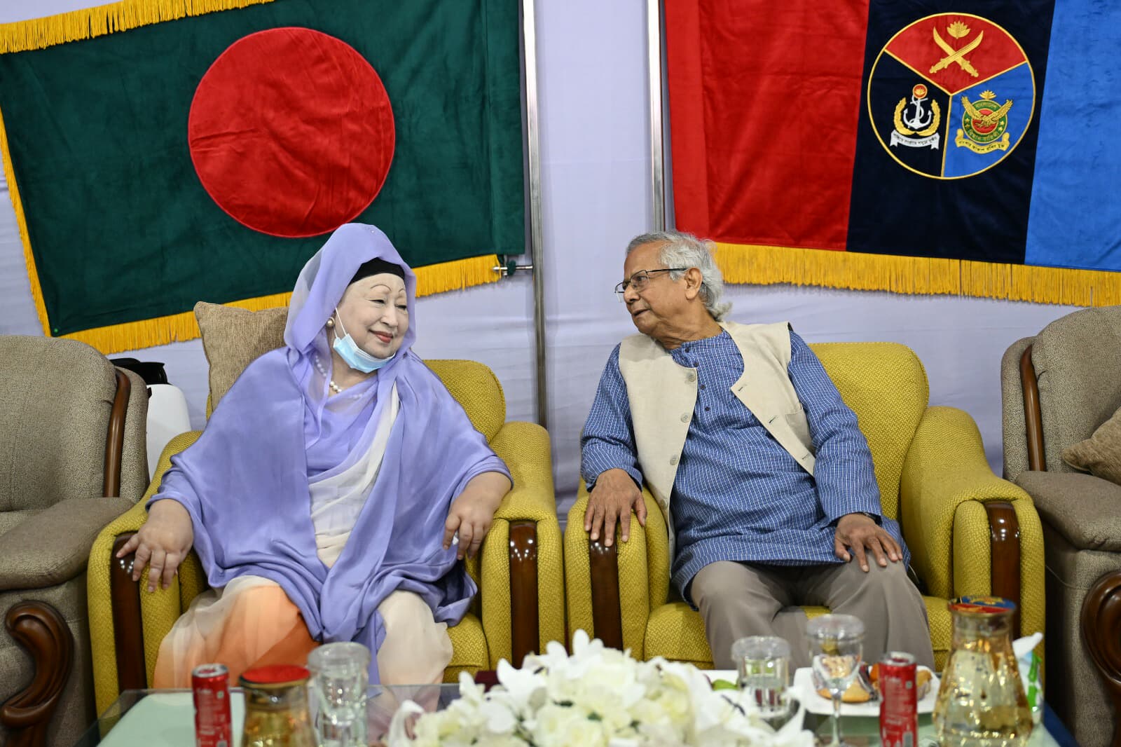 সেনাকুঞ্জে খালেদা জিয়া-ড. ইউনূসের কুশল বিনিময়