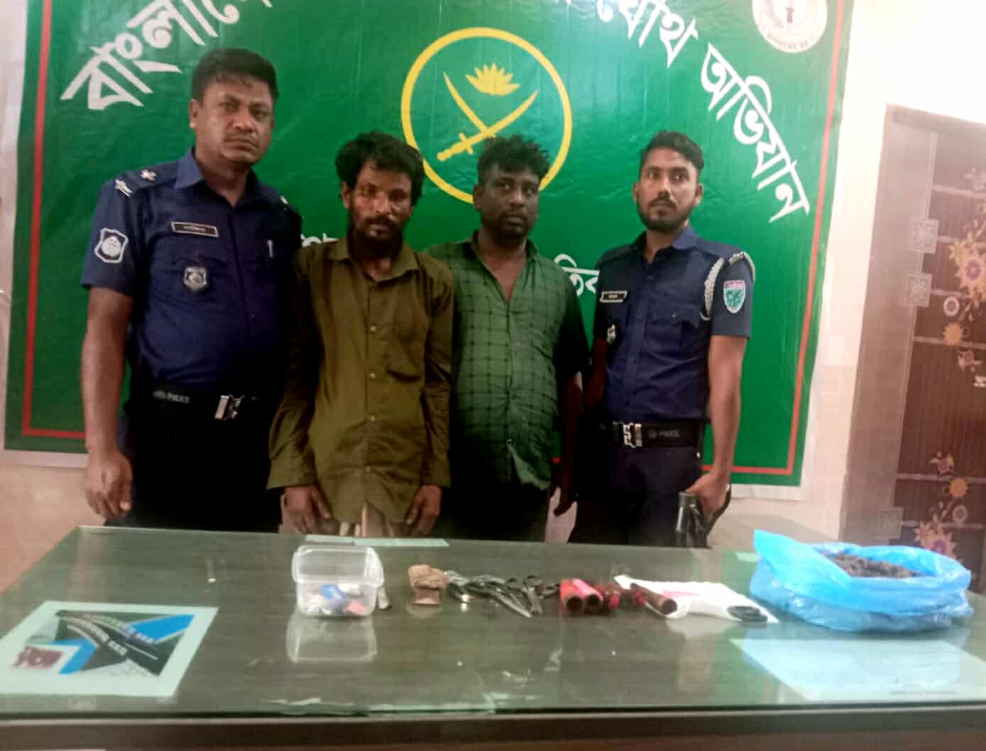 আজমিরীগঞ্জে সেনাবাহিনীর অভিযানে ইয়াবা ও গাঁজাসহ দুই ডিলার গ্রেফতার