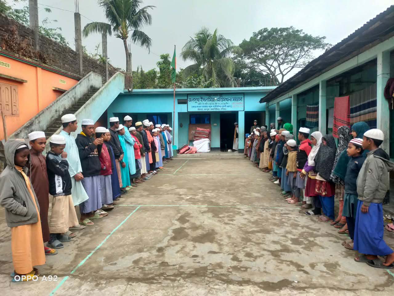 আজমিরীগঞ্জে মাদ্রাসার  শিক্ষার্থীদের মাঝে ইউএনও’র শীতবস্ত্র বিতরণ