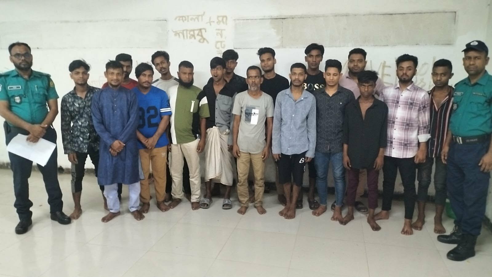 মোহাম্মদপুর থানা পুলিশের বিশেষ অভিযানে বিভিন্ন অপরাধে জড়িত ১৮ জন গ্রেফতার