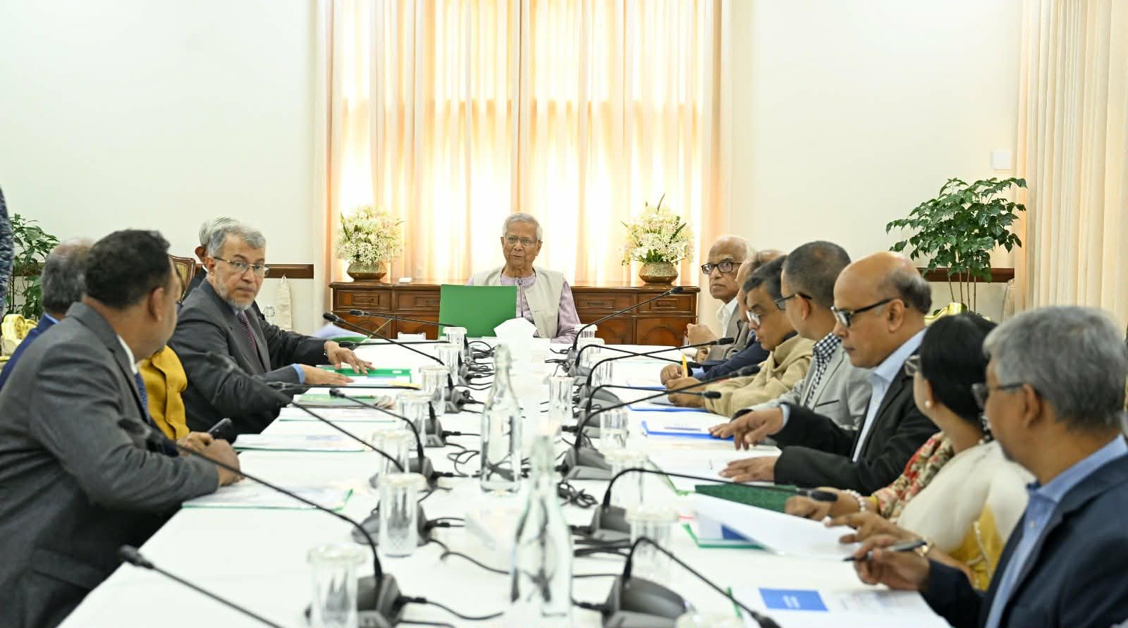 প্রধান উপদেষ্টার নেতৃত্বে দেশের অর্থনৈতিক অগ্রগতি নিয়ে বৈঠক 