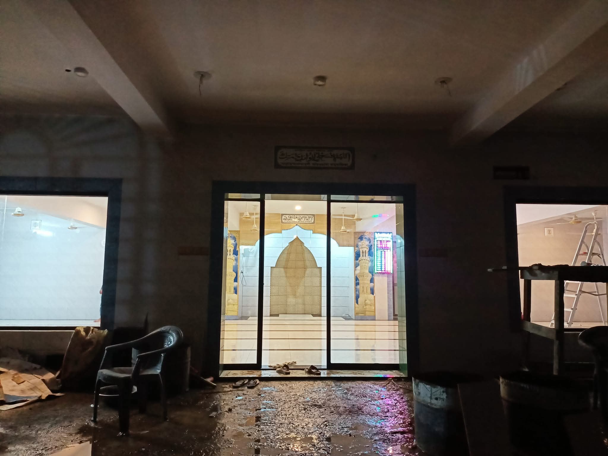 ছাতকে পূর্ব বিরোধকে কেন্দ্র করে দু’পক্ষের মধ্যে উত্তেজনা এক পক্ষ মসজিদে অবরুদ্ধ
